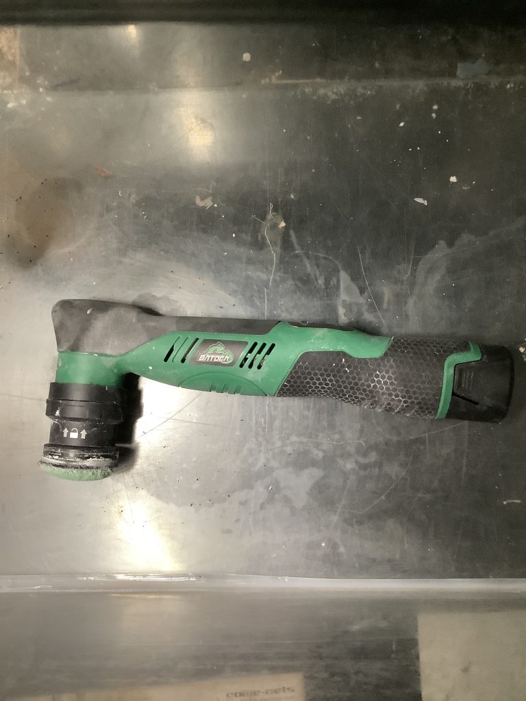 Polishing scratches and cloudiness with an electric polisher