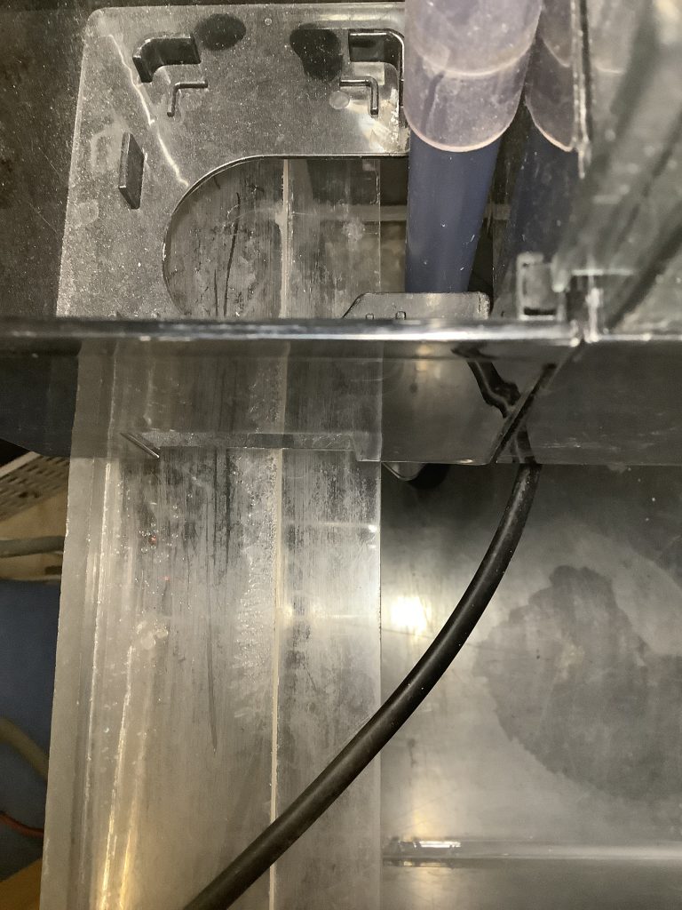 The flange was too thick, causing the pump to interfere